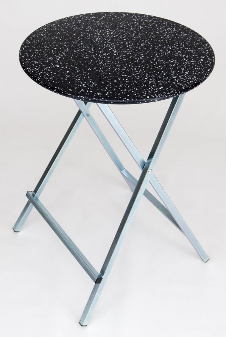 standing table with polyethylene plate no.03 